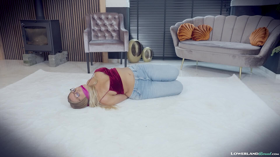 Beth - Fugitive on the run